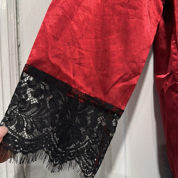 🔵 Red Satin Robe with Lace Trim Size Medium - Picture 4 of 6